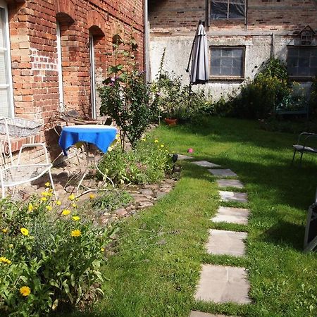 Neu Fewo Im Bauernhaus Mit Idyllischem Innenhof Und Naturgarten Mesekenhagen المظهر الخارجي الصورة