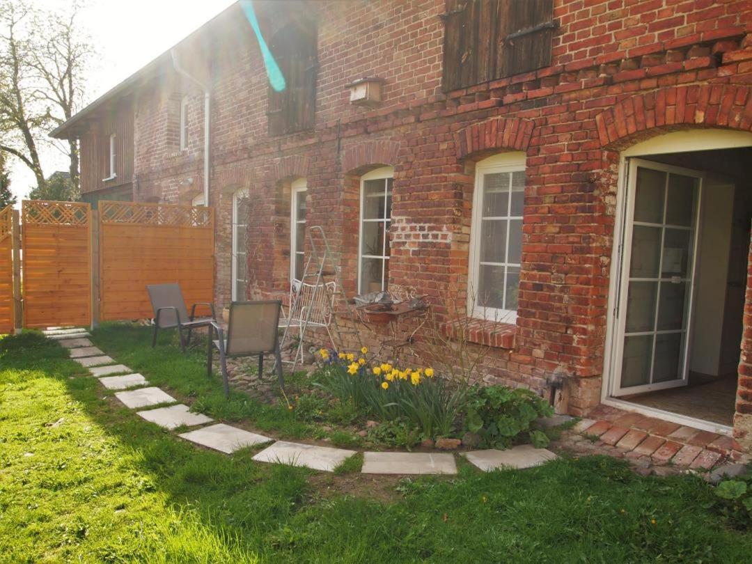 Neu Fewo Im Bauernhaus Mit Idyllischem Innenhof Und Naturgarten Mesekenhagen المظهر الخارجي الصورة
